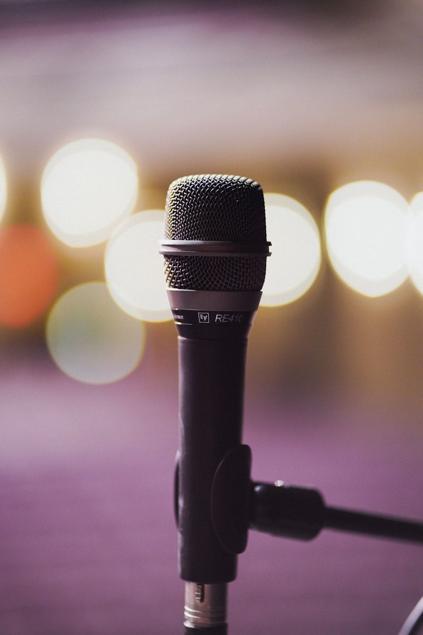 mikrofon, studieoptagelse, podcasting, hjemmestudie, alsidig mikrofon, lydoptagelse, lydudstyr, professionel lyd, multifunktionel mikrofon, podcastoptagelse
