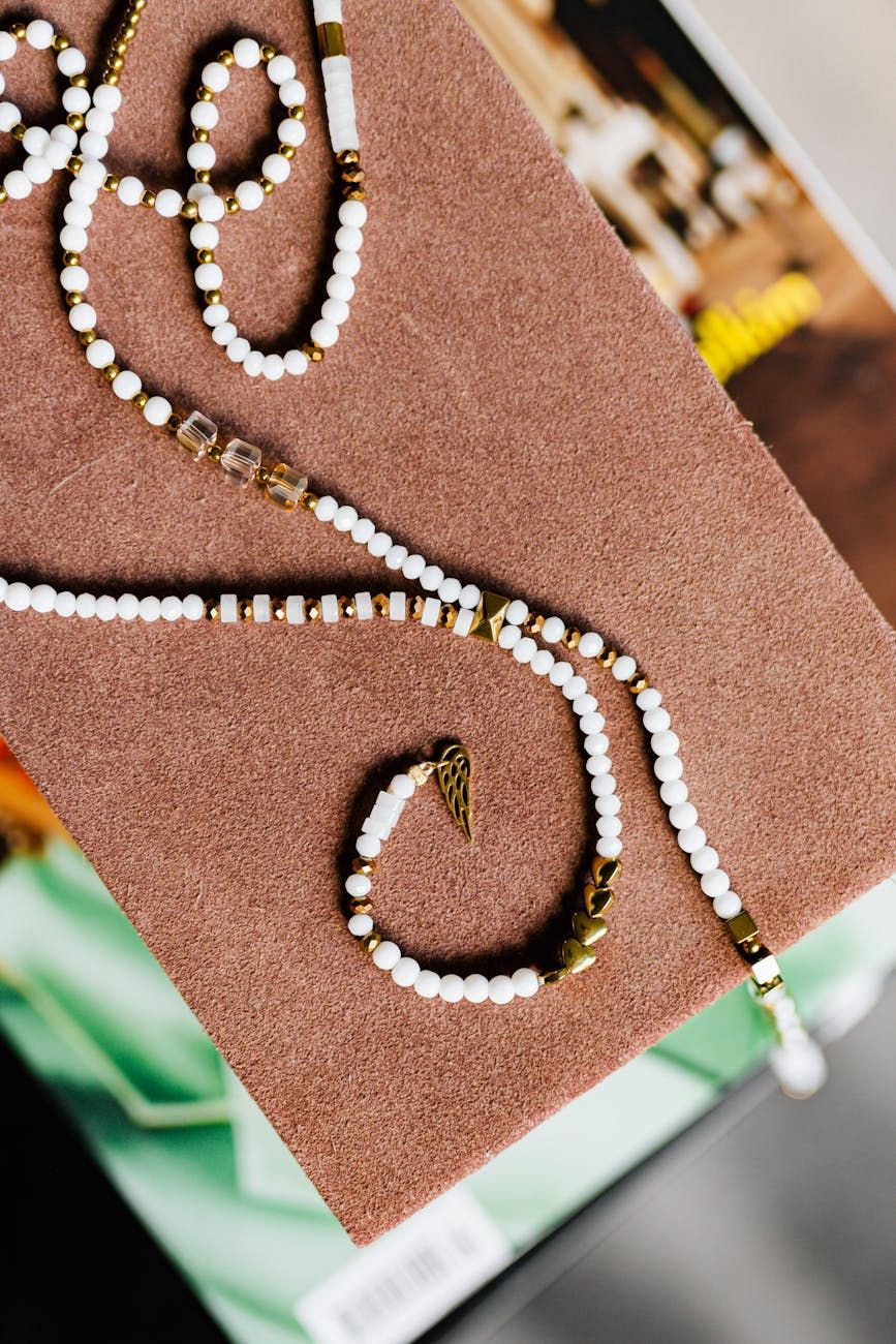 beaded handmade jewelry, everyday jewelry accessories, stylish handmade beads, artisan beaded jewelry, how to choose jewelry, casual handmade accessories, unique bead designs, handmade fashion jewelry, beaded bracelet trends, affordable artisan jewelry