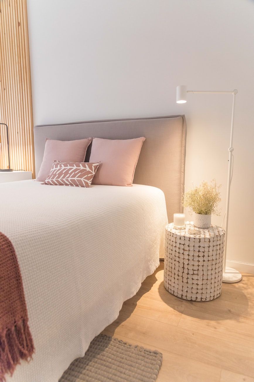 camas con factor sorpresa, camas elegantes, mejores modelos de cama, camas de dormitorio de moda, mobiliario de dormitorio, diseño de cama, tendencias de interior, diseños únicos de camas, mobiliario elegante de dormitorio, camas modernas