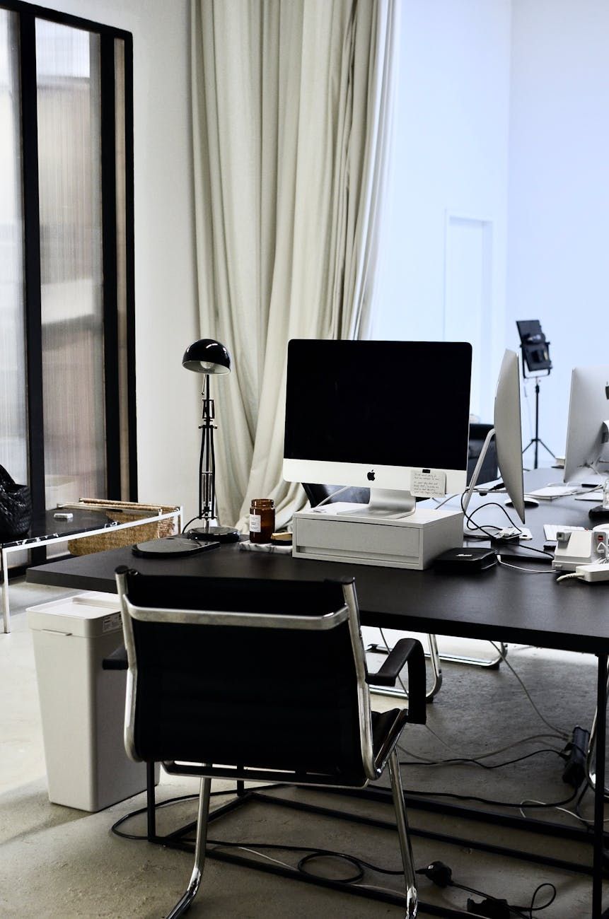 dataskrivbord för arbete, studiebordsinställning, ergonomiskt dataskrivbord, hemmakontorsidéer, skrivbord för studenter, hemarbetsbord, modernt dataskrivbord, skrivbord med förvaring, kompakt dataskrivbord, produktivitetsarbetsyta