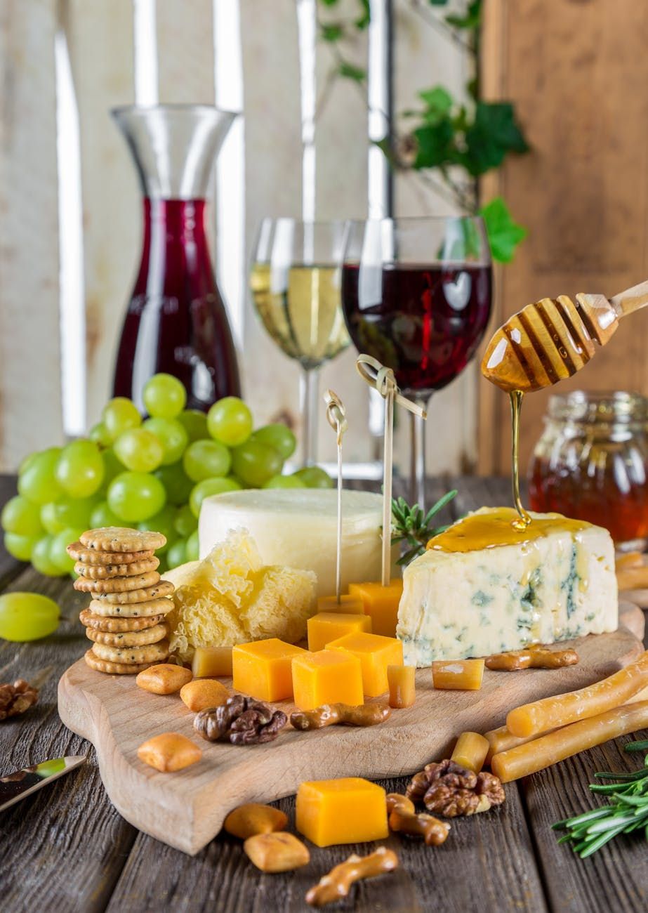 Accords mets et vins, Accords vin et mets, Gastronomie, Sélection de vins, Bases de sommellerie, Combinaisons de saveurs, Sommelier pour débutants, Conseils en vins, Guide des vins, Traditions culinaires