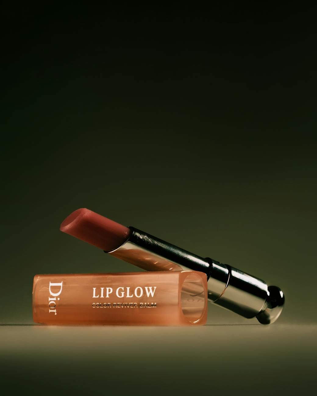 Dior Addict Lip Glow, kult læbepomade, fugtgivende læbestift, farvegendannende balsam, Dior makeup, bedste læbepomade, naturlig glød læber, luksuriøs læbepleje, farvet læbepomade, skønhedsmust-have