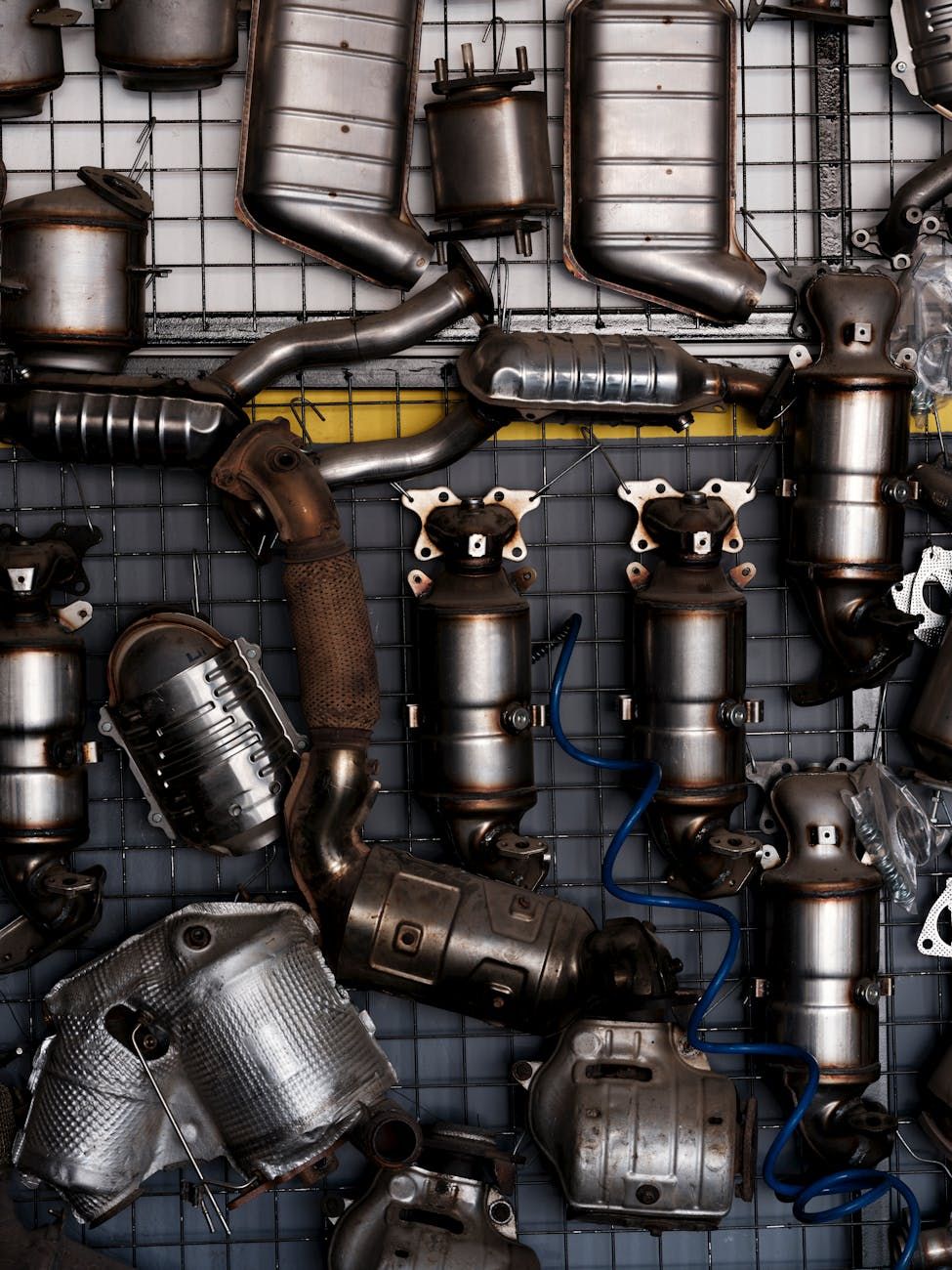 Katalysator, Katalysator aufrüsten, Fahrzeugleistung, Emissionen reduzieren, Kraftstoffeffizienz, keramischer Katalysator, metallischer Katalysator, professionelle Installation, gesetzliche Anforderungen, Umweltauswirkungen