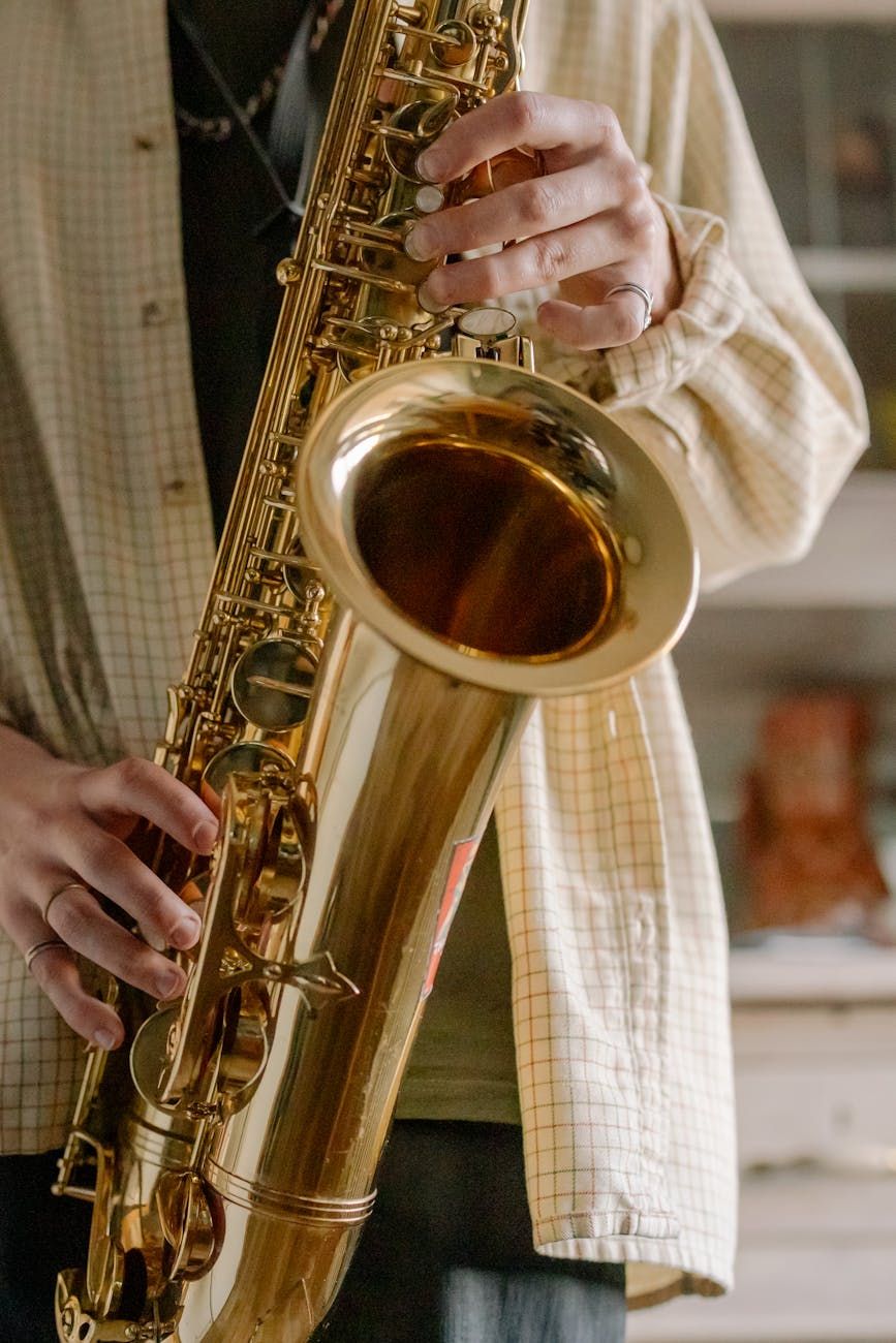 saxofon, jazzmusik, rockmusik, musikalsk udvikling, saxofonist, lydindflydelse, musikhistorie, messinginstrumenter, improvisation, musikgenrer