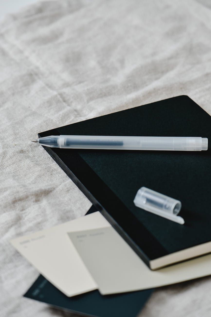 gelpen, glat skrivepen, studieartikler, kontorpen, behagelig skrivning, daglig brugspen, notetagning, skoleartikler, studieartikler, hurtigtørrende blæk