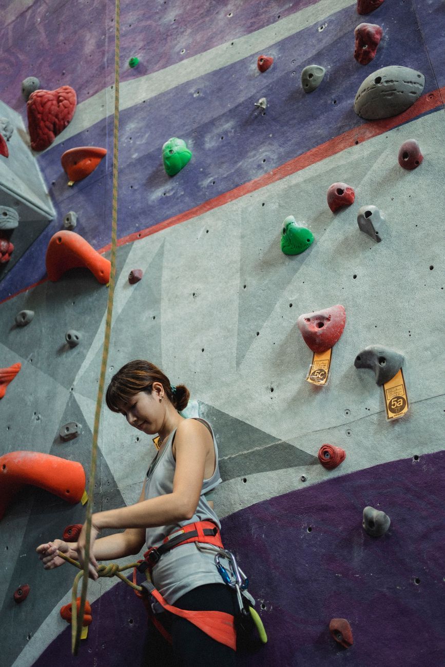 muro per arrampicarsi a casa, arrampicata indoor, allenamento a casa, allenamento di arrampicata, muro per bouldering, prese d'arrampicata, allenamento di forza, allenamento completo, hobby dell'arrampicata, fitness a casa