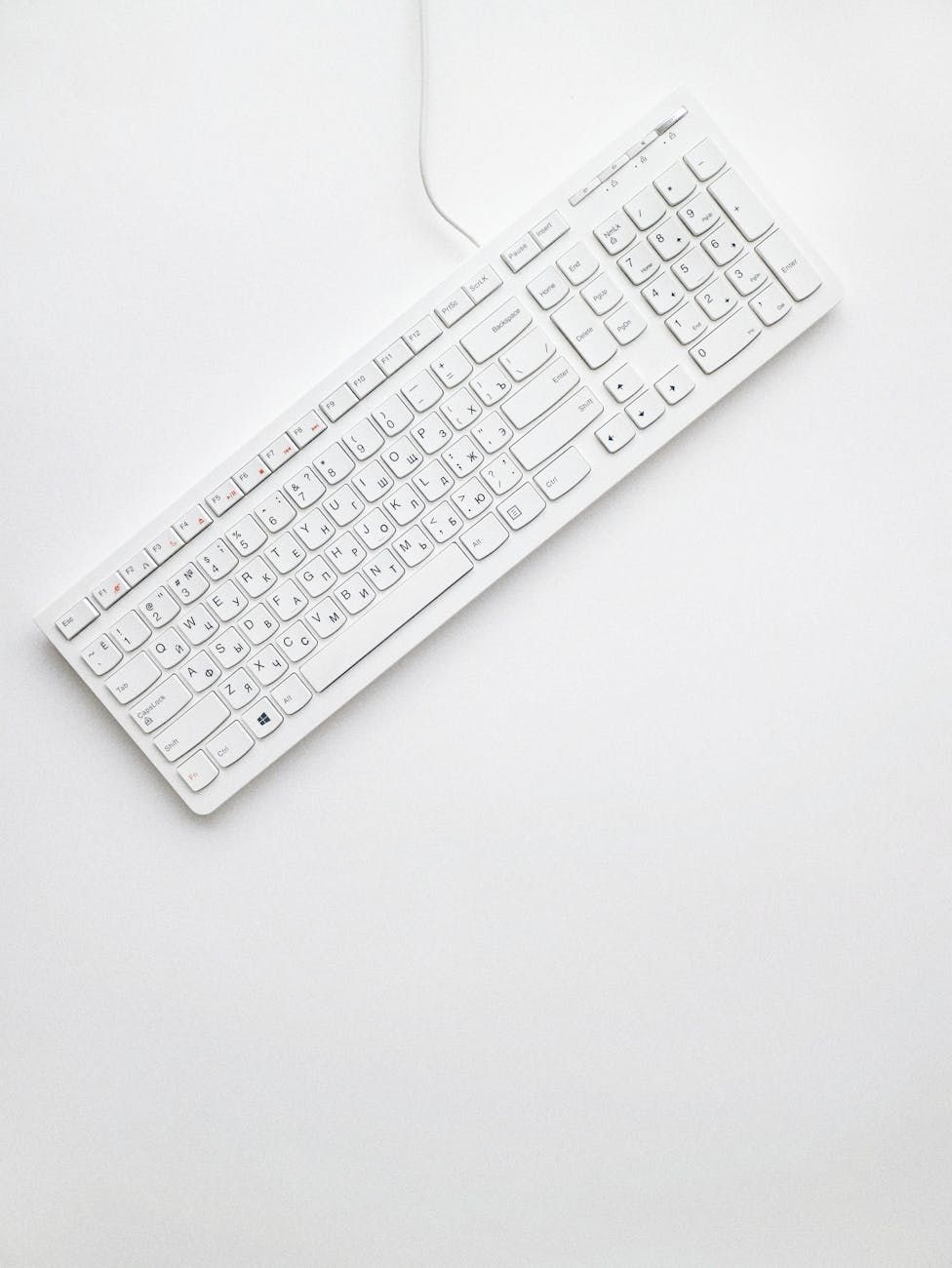 clavier de programmation, clavier ergonomique, clavier mécanique, confort de frappe, fonctionnalités du clavier, touches rétroéclairées, interrupteurs de touches, disposition du clavier, clavier sans fil, efficacité en codage