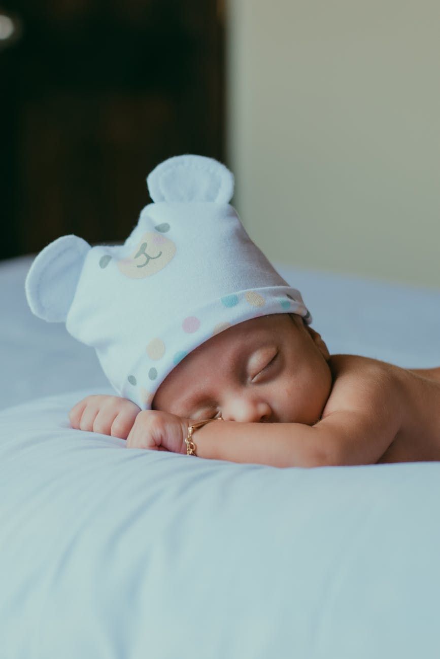 baby sleep routine, baby sleep schedule, newborn sleep tips, baby bedtime routine, infant sleep training, baby sleep habits, baby sleep without stress, healthy baby sleep, baby night routine, baby sleep guide