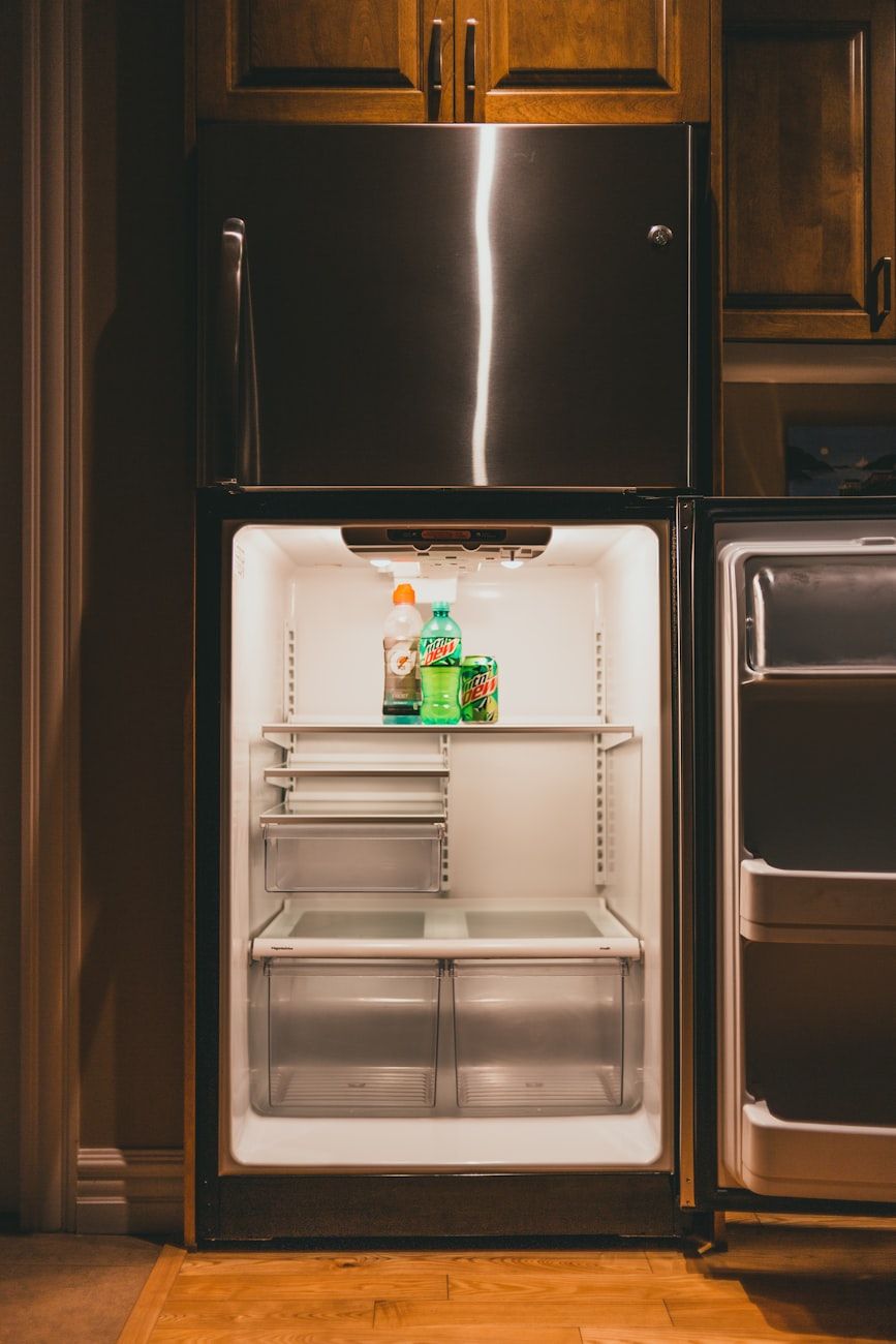 entretien du réfrigérateur, prolonger la durée de vie du frigo, efficacité énergétique, nettoyage des bobines, contrôle de la température, joints de porte, organisation du frigo, entretien de l'appareil, conseils de dégivrage, appareils électroménagers