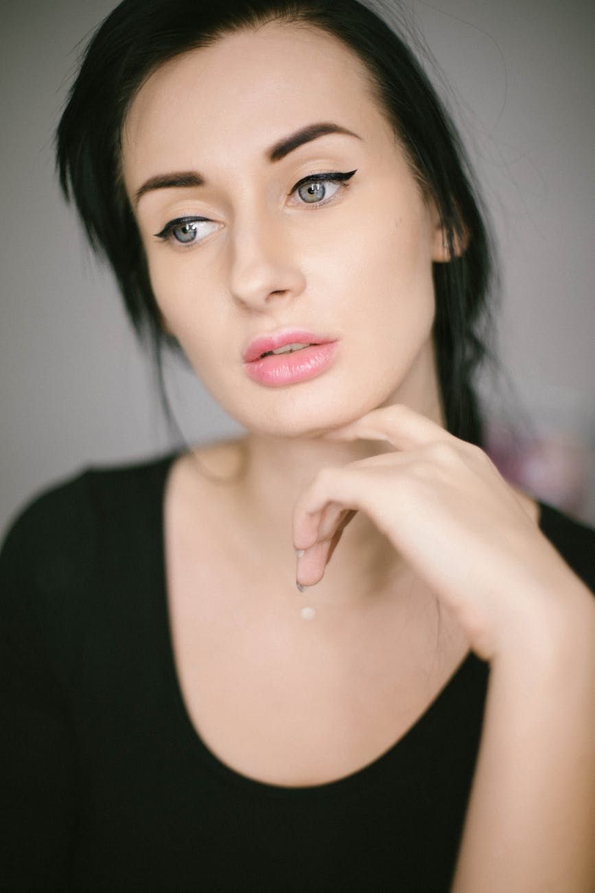 ojeras, bolsas bajo los ojos, hinchazón de ojos, remedios caseros, consejos de cuidado de la piel, rutina de belleza, las mejores cremas, mascarillas para los ojos, tratamientos naturales, reducir la fatiga