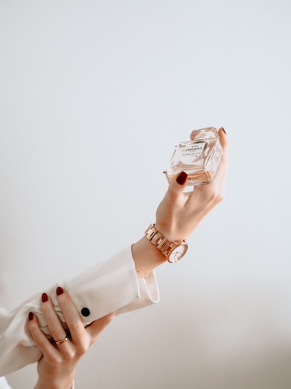 long-lasting fragrance, perfume longevity tips, how to make perfume last longer, fragrance layering, perfume application tips, best perfume spots, scent longevity secrets, eau de parfum vs eau de toilette, fragrance care, lasting scent