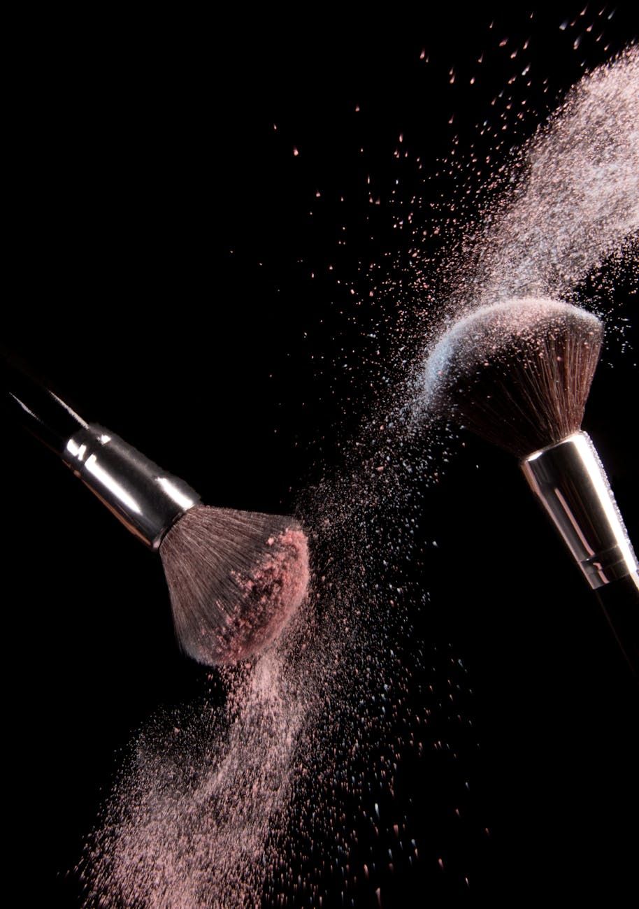 cuidado de pinceles, maquillaje, limpieza de pinceles, herramientas cosméticas, errores de cuidado, consejos de cuidado, higiene de pinceles, mantenimiento de calidad de pinceles, mantenimiento de pinceles, cosmetología