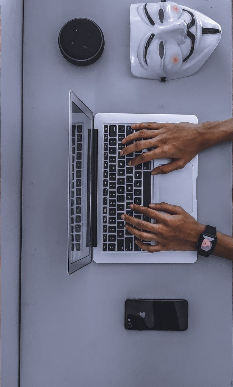 vpn, prywatność online, ochrona danych, szyfrowanie połączenia, anonimowe przeglądanie, bezpieczeństwo cybernetyczne, maskowanie adresu IP, bezpieczeństwo publicznych sieci Wi-Fi, ograniczenia geograficzne, bezpieczeństwo cyfrowe