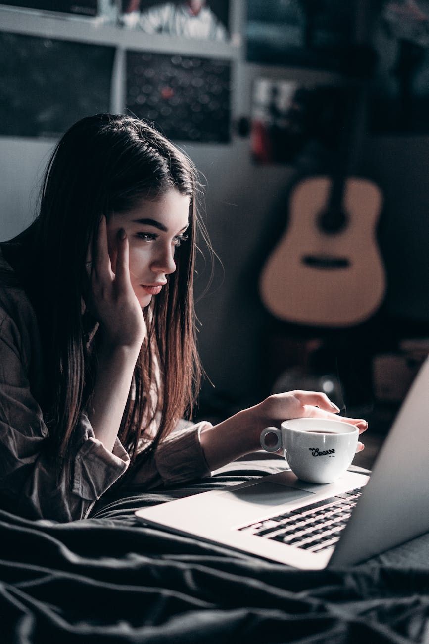 øg internethastighed, ret lag, forbedre Wi-Fi, forbedre forbindelseshastighed, optimer netværk, internetpræstationstips, reducér ping, hurtigere browsing, stabil forbindelse, online gaming-hastighed