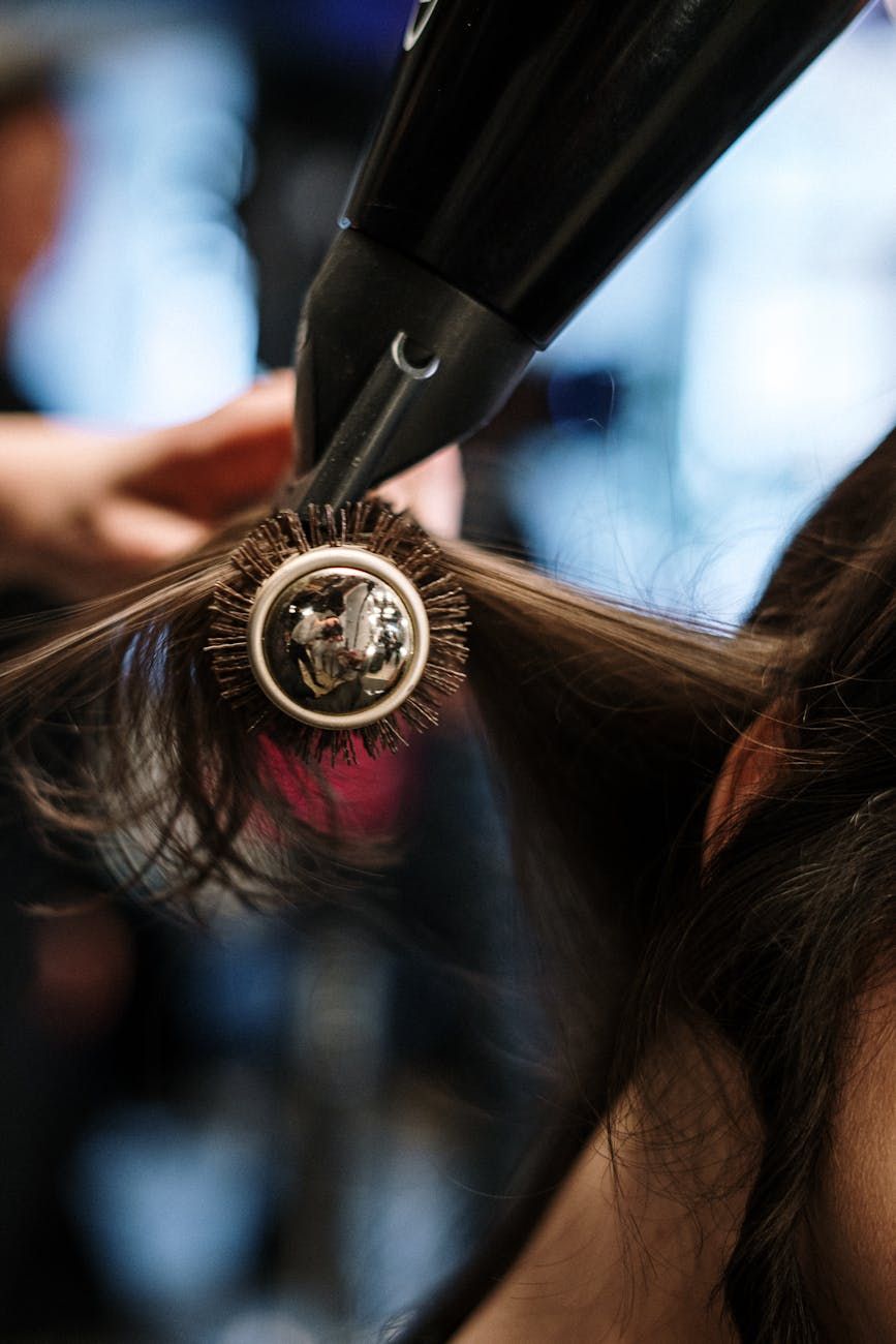 ionisering, hårtørrer, effekt, temperatur, hårpleje, styling, varmebeskyttelse, tørringshastighed, hårskade, professionel hårtørrer