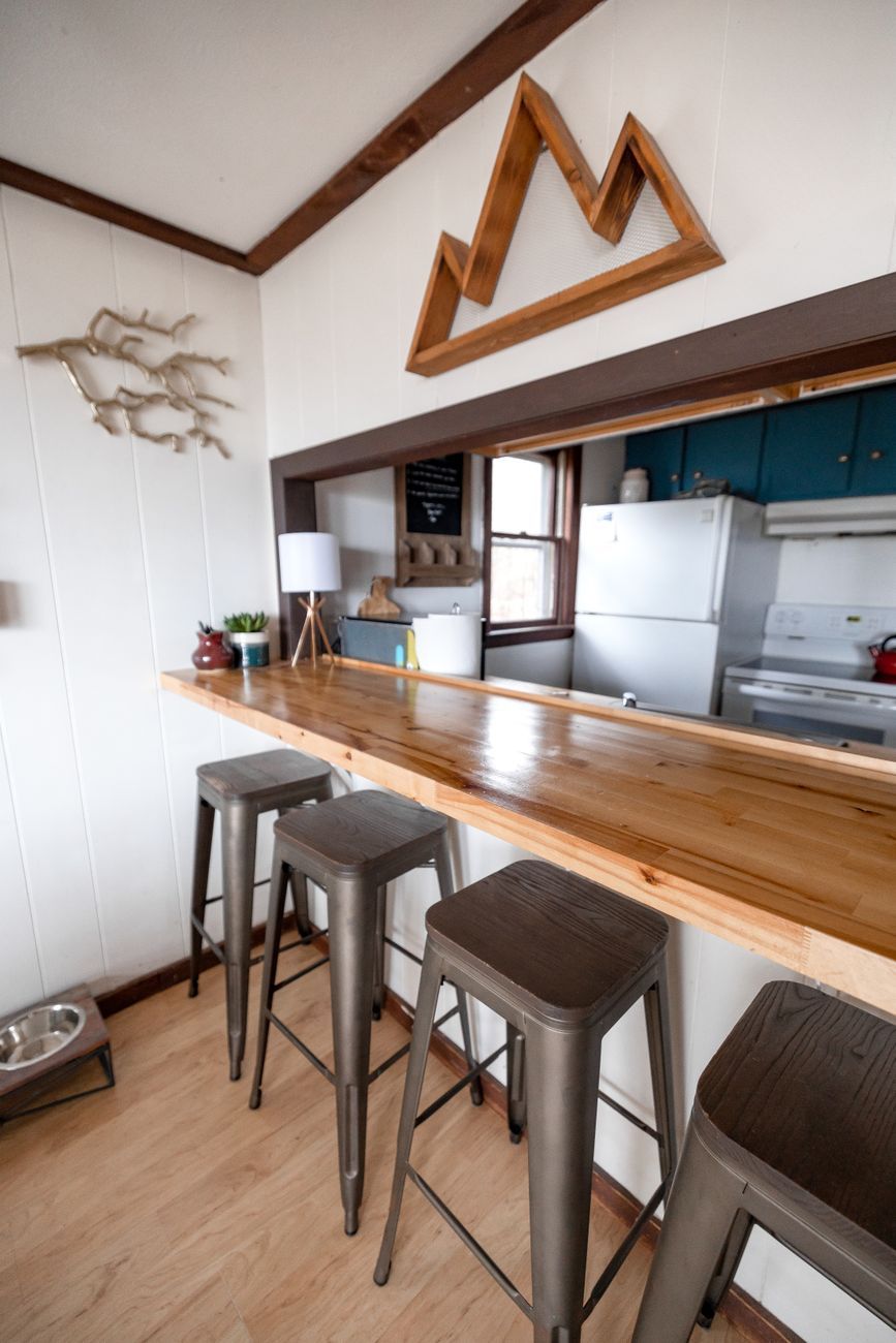 barra de desayuno en la cocina, ideas para la barra de desayuno, diseño de cocina moderna, barra de desayuno vs mesa de comedor, asientos en isla de cocina, soluciones para cocinas pequeñas, cocina de planta abierta, muebles que ahorran espacio, diseño de hogar contemporáneo, área de comedor informal