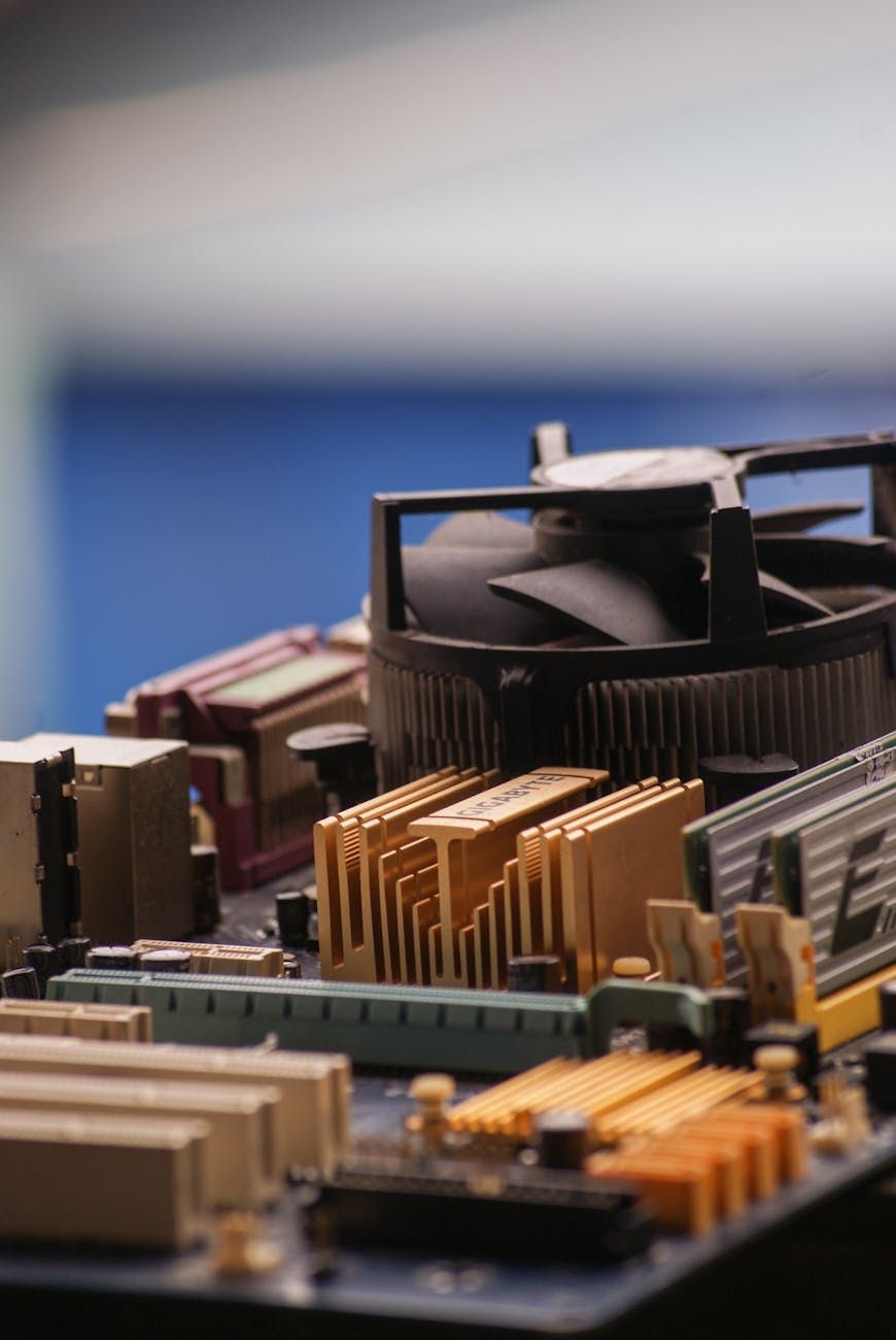 AMD Ryzen 7000, Procesory, Wydajność, Wydajność energetyczna, Gracze, Profesjonaliści, Architektura Zen, Wielordzeniowość, Overclocking, Rozpraszanie ciepła.