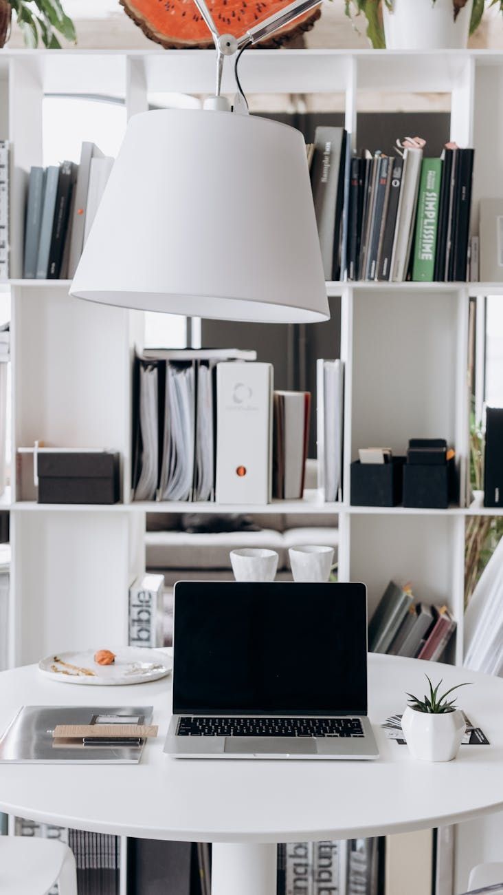 Kontor Belysning, Valg af Lysarmaturer, Arbejdsproduktivitet, Ergonomisk Belysning, Belysningsdesign, Energibesparelse, Typer af Lysarmaturer, Belysningsniveauer, Øjehelbred, Kunstig Belysning