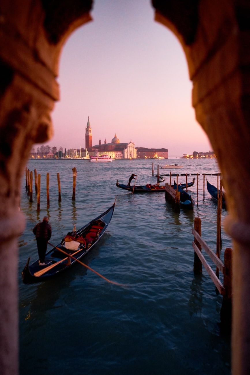 Venedig-en-dags rejseplan, Venedig uden folkemængder, bedste ting at lave i Venedig, skjulte steder i Venedig, Venedig rejseguide, Venedigs højdepunkter på en dag, stille steder i Venedig, Venedig-gårute, St. Markus Plads tips, Venedig kanaludsigt