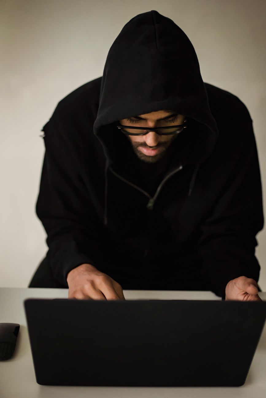 confidentialité en ligne 2026, protection des données personnelles, sécurité sur Internet, conseils de cybersécurité, gestionnaire de mots de passe, authentification à deux facteurs, protection contre le phishing, navigation sécurisée, prévention des atteintes à la protection des données, vie privée numérique