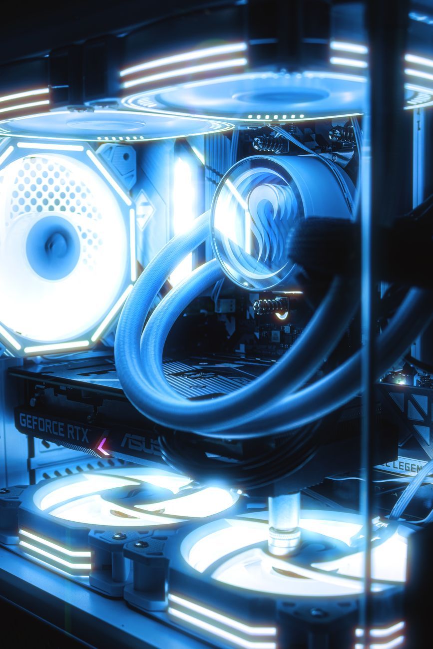 case PC con vetro panoramico, case per computer con vetro temperato, case PC da gioco, costruzione PC con vetro panoramico, flusso d'aria del case PC, case PC da esposizione, computer da gioco personalizzato, design del case per computer, case PC ATX, contenitore PC moderno