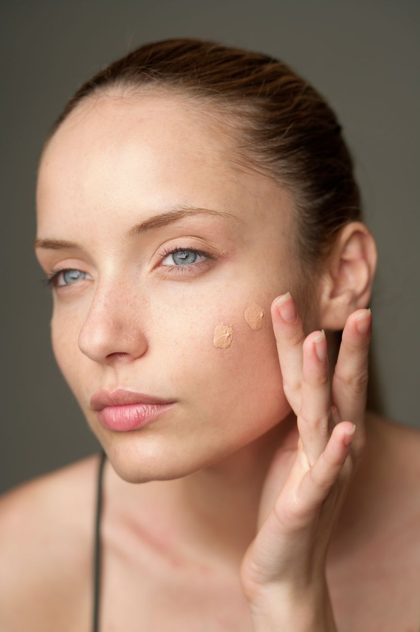second-skin foundation, natural-looking foundation, flawless skin makeup, lightweight foundation, no-makeup makeup look, skin-like foundation finish, breathable foundation, seamless makeup application, foundation without cakey effect, natural coverage makeup.