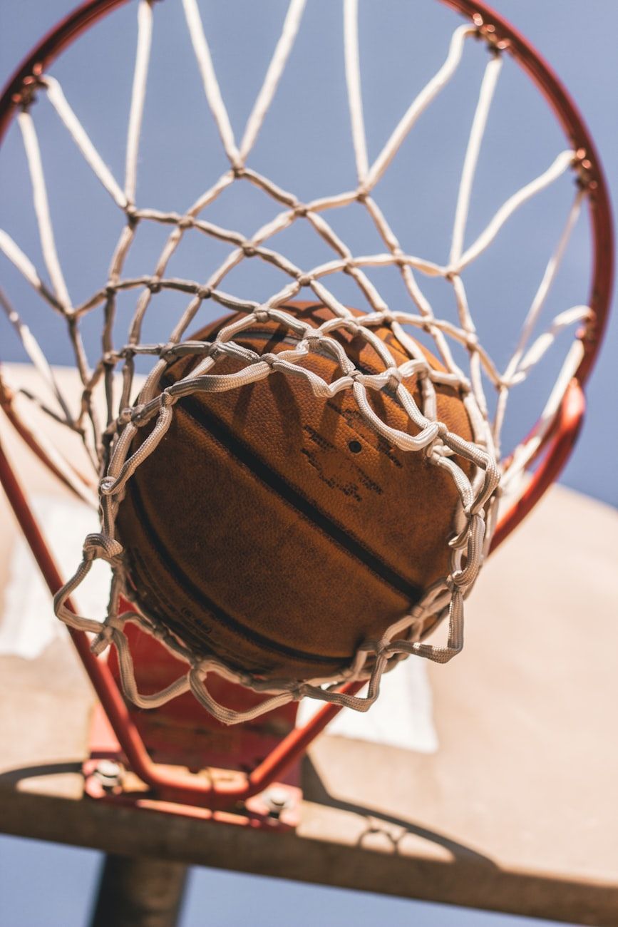 basketball, légendes, entraînement, stratégies, technique, victoires, équipe, leadership, conseils, succès