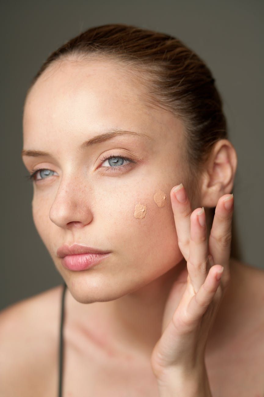Maquillaje perfecto, selección de base de maquillaje, tipos de piel, cosméticos, base de maquillaje, cómo elegir la base correcta, secretos de maquillaje, cuidado de la piel, maquillaje de larga duración, consejos de belleza