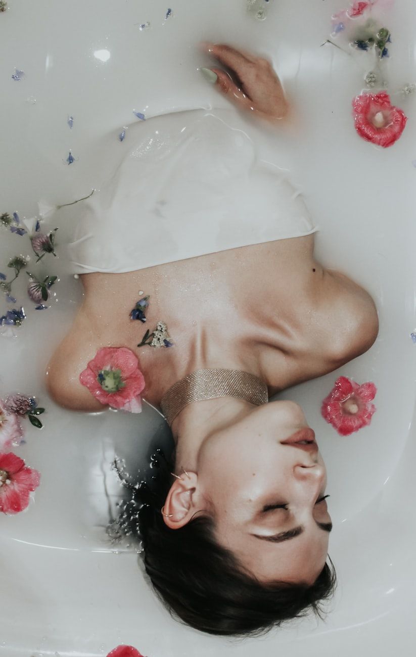 selvpleje storby, urban selvpleje rutine, hurtige selvpleje tips, stressaflastning byliv, hurtige velværeløsninger, mental sundhed i byen, travlt livsstil selvpleje, mindfulness byliv, energiboost daglig rutine, arbejd-liv balance byen