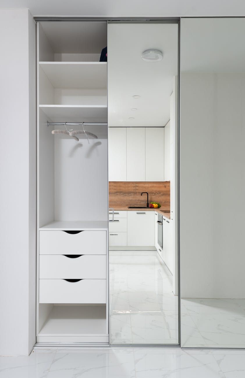 schuifdeurkasten, ruimtebesparend, stijlvol ontwerp, interieur, huismeubilair, compacte oplossingen, moderne stijl, functionaliteit, gemak, organizers