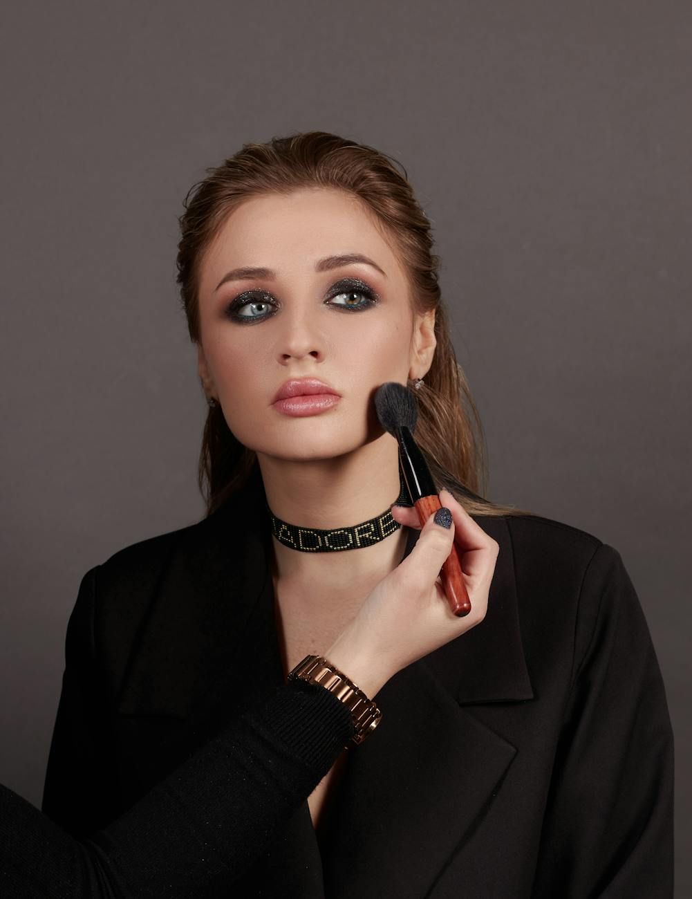 Smokey Eyes, beginner makeup, eye makeup tutorial, step by step guide, makeup tips, dramatic eyes, eyeshadow blending, beauty tutorial, perfect look, makeup for beginners
