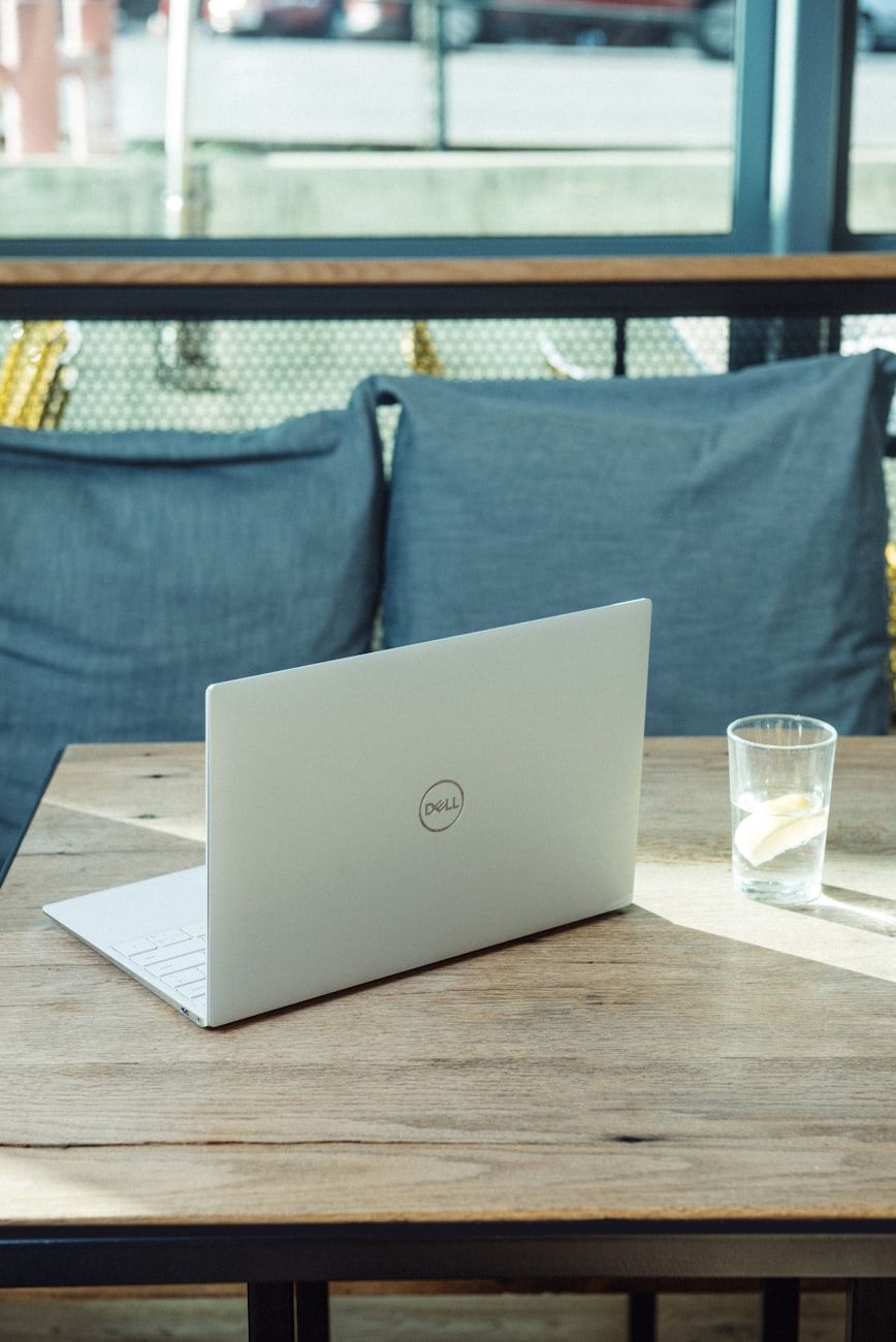 renoverade bärbara datorer, refurbed, budgetbärbara datorer, bärbara datorer för studier, bärbara datorer för arbete, kvalitet och tillförlitlighet, besparingar, garantiservice, miljövänligt val, prestanda
