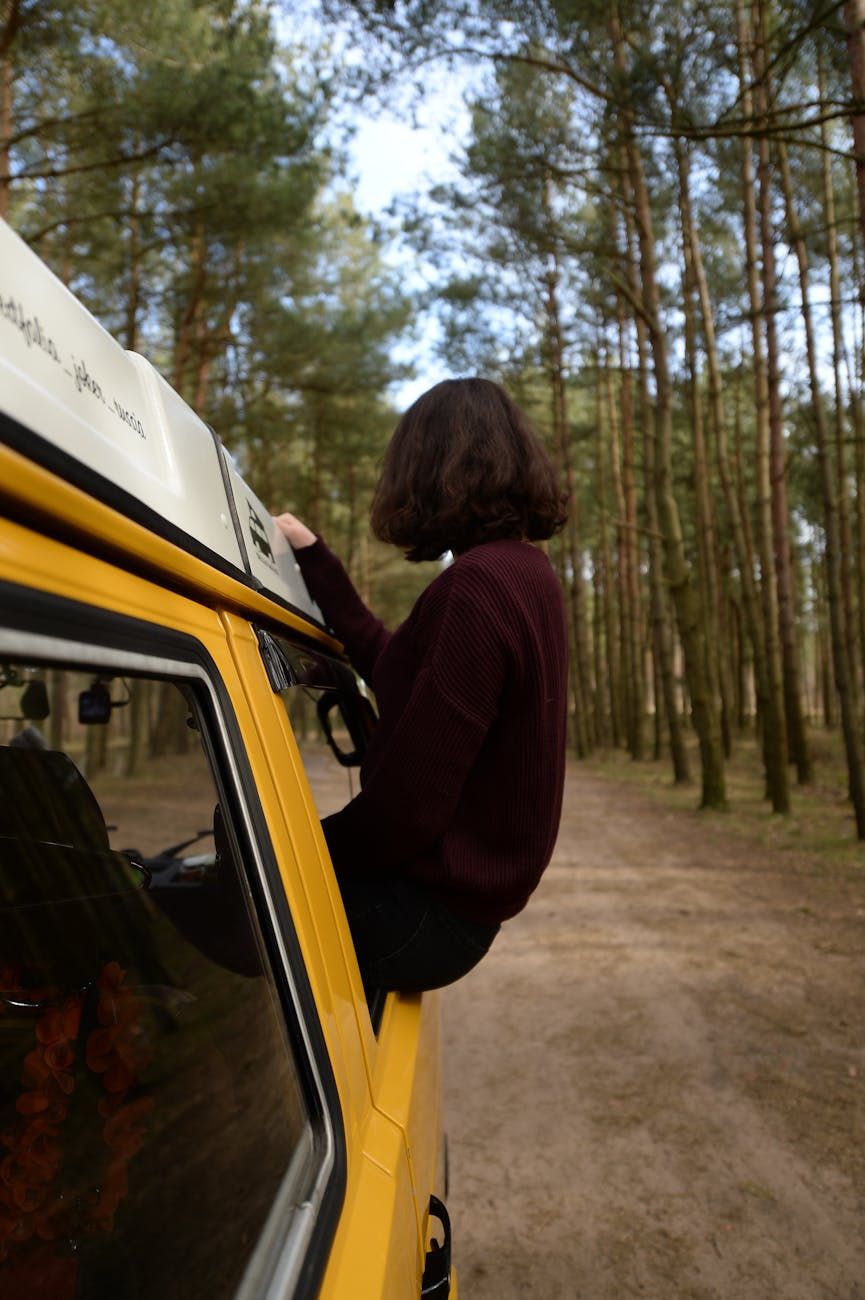 Digitaler Nomade, Remote-Arbeit, Reisen, Arbeiten von überall, Onlinegeschäft, flexible Arbeitszeiten, Mobilität, Selbstorganisation, Work-Life-Balance, globale Mobilität.