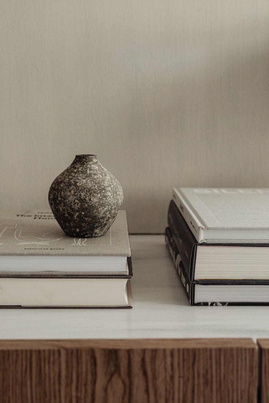grandes lanzamientos de libros nuevos, libros más comentados, libros nuevos esta temporada, libros más vendidos, lanzamientos de ficción populares, nuevas novelas para leer, libros tendencia, libros que deben ser leídos, últimos lanzamientos de libros, lanzamientos de libros calientes