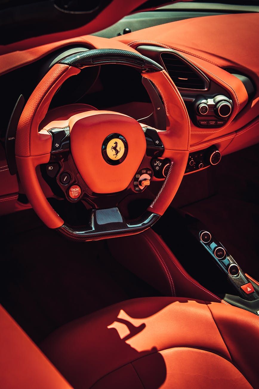 olor a coche nuevo, aroma interior de coche, fragancias de materiales, aromatización sintética, química automotriz, prueba de olor de cabina, emisiones de COV, ingeniería de fragancias, comodidad interior, tendencias automotrices