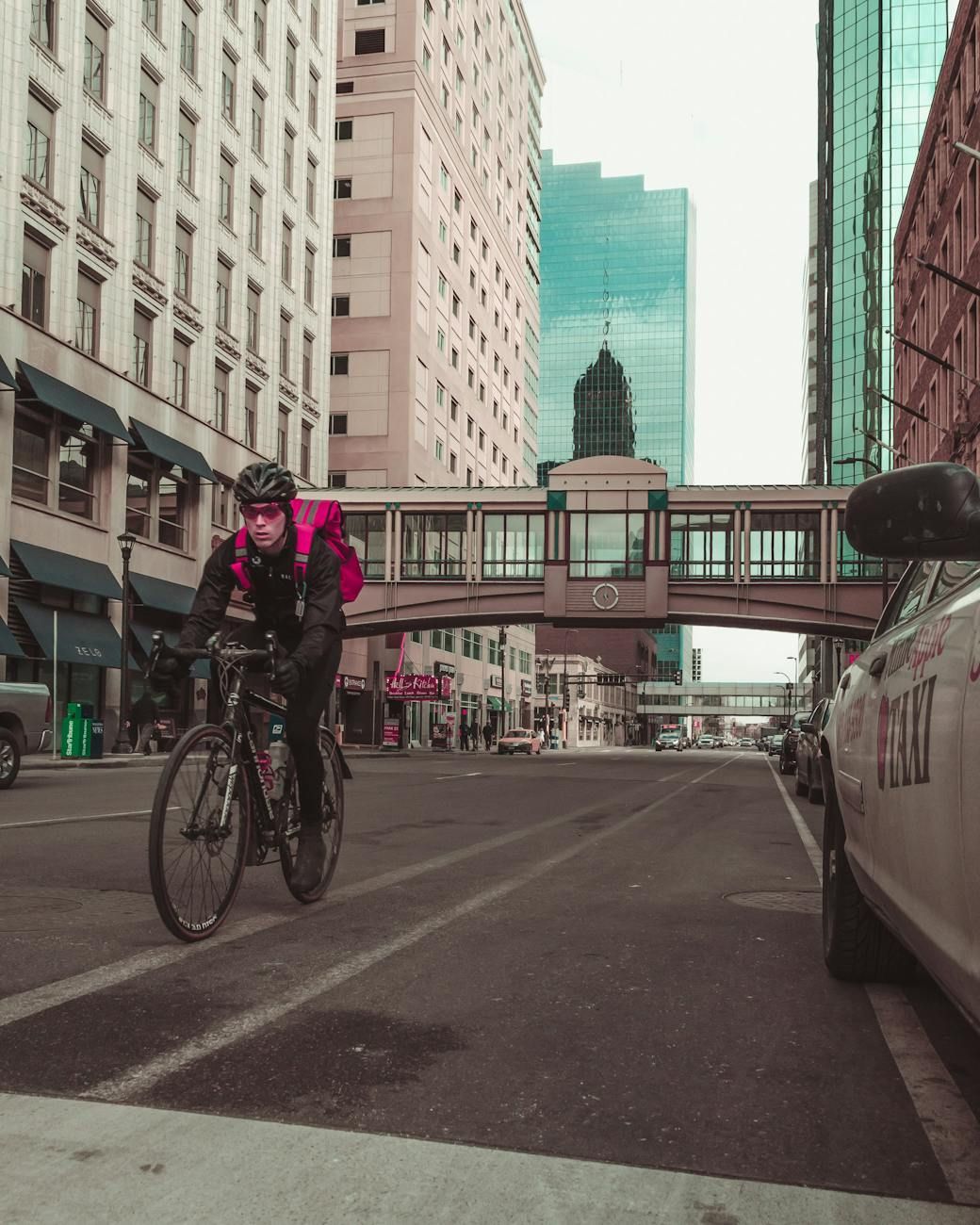 tour à vélo, aventure à vélo, cyclisme sur plusieurs jours, bikepacking, voyage à vélo, équipement de cyclisme, entraînement d'endurance, astuces pour les tours à vélo, cyclisme de longue distance, préparation au cyclisme