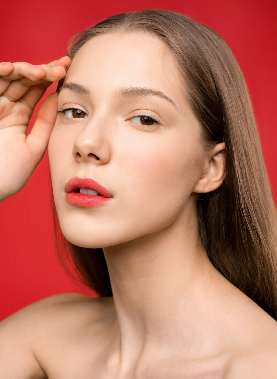 C-vitamin, hudpleje, strålende hud, anti-aging, antioxidanter, C-vitamin serum, fugt, kollagen, solbeskyttelse, ensartet hudtone