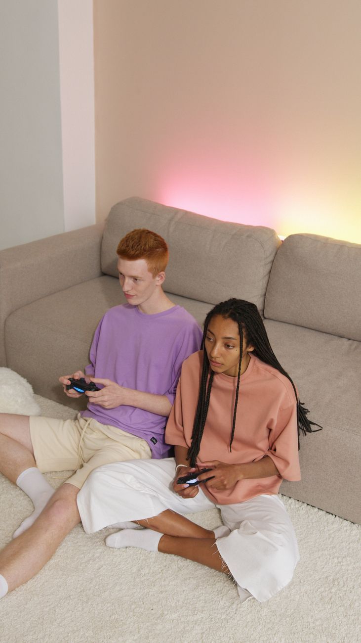 The Sims 4, waarom mensen nog steeds The Sims 4 spelen, The Sims 4 gemeenschap, The Sims 4 uitbreidingspakketten, Sims 4 gameplay functies, Sims 4 aanpassingsopties, Sims 4 mods en CC, levenssimulatiespellen, The Sims 4 herspeelbaarheid, The Sims franchise populariteit