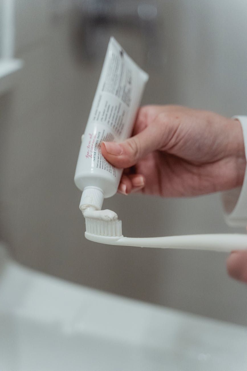 toothpaste, fluoride, fluoride-free toothpaste, dental health, oral care, enamel protection, cavity prevention, toothpaste composition, dentistry, choice