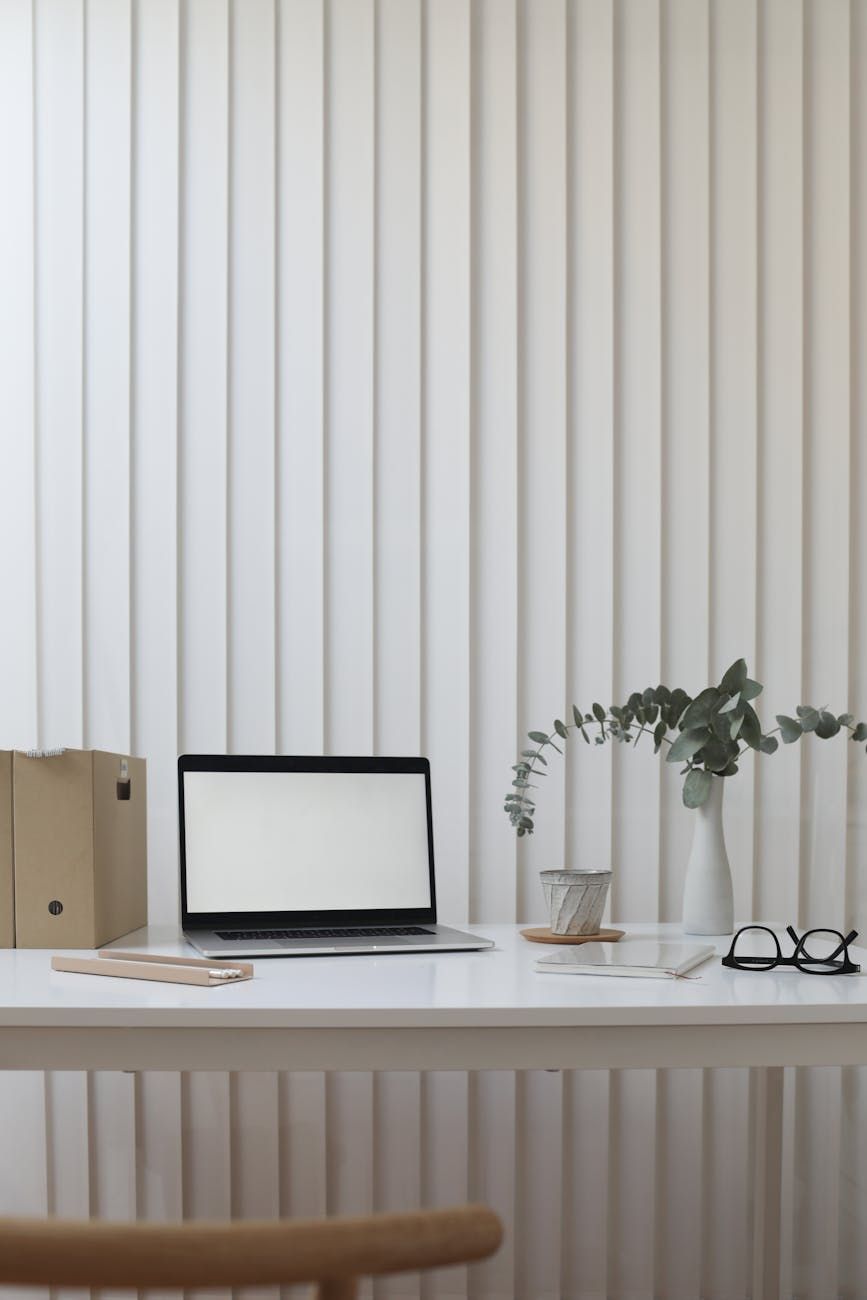 Büromaterial, Produktivitätstools, ergonomisches Bürozubehör, Schreibtischorganisation, Bürogadgets, Arbeitsplatz-Essentials, Homeoffice-Bedarf, Büroproduktivitäts-Tipps, Schreibtischzubehör, Büroeffizienz