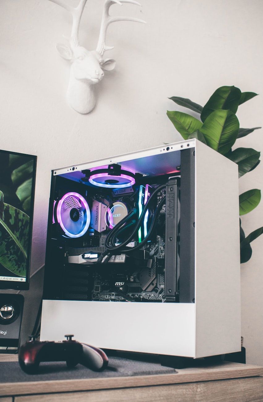 erreurs de construction de PC, erreurs courantes de construction de PC, comment construire un PC, conseils d'assemblage PC, construction de PC pour débutants, compatibilité des pièces PC, erreurs de refroidissement de PC, sélection de l'alimentation électrique, gestion des câbles PC, guide PC DIY