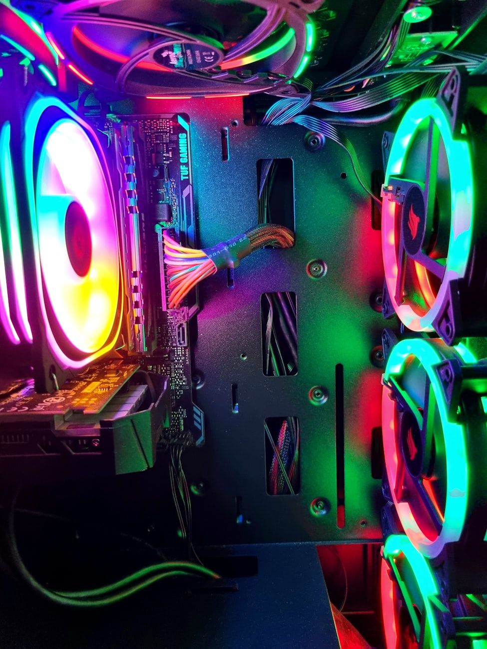 processori per computer di casa, miglior CPU per PC domestico, CPU budget vs prestazioni, processori Intel vs AMD, CPU per giochi e ufficio, confronto dei benchmark del CPU, processori convenienti 2026, processori multi-core, CPU a basso consumo energetico, aggiornamento del processore del PC