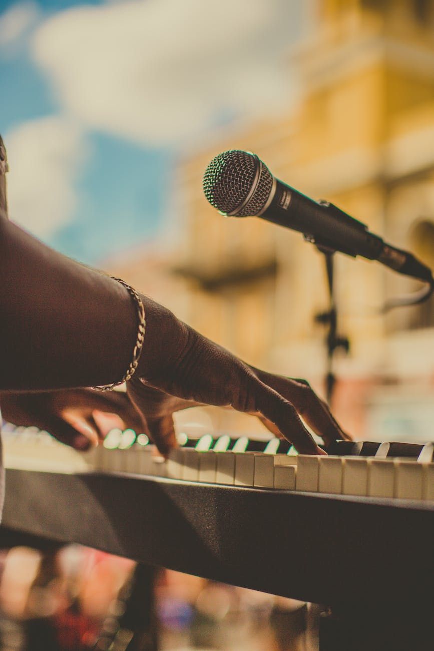 música, instrumentos, mejora de la forma de tocar, instrumentos musicales, guitarra, piano, batería, violín, habilidades musicales