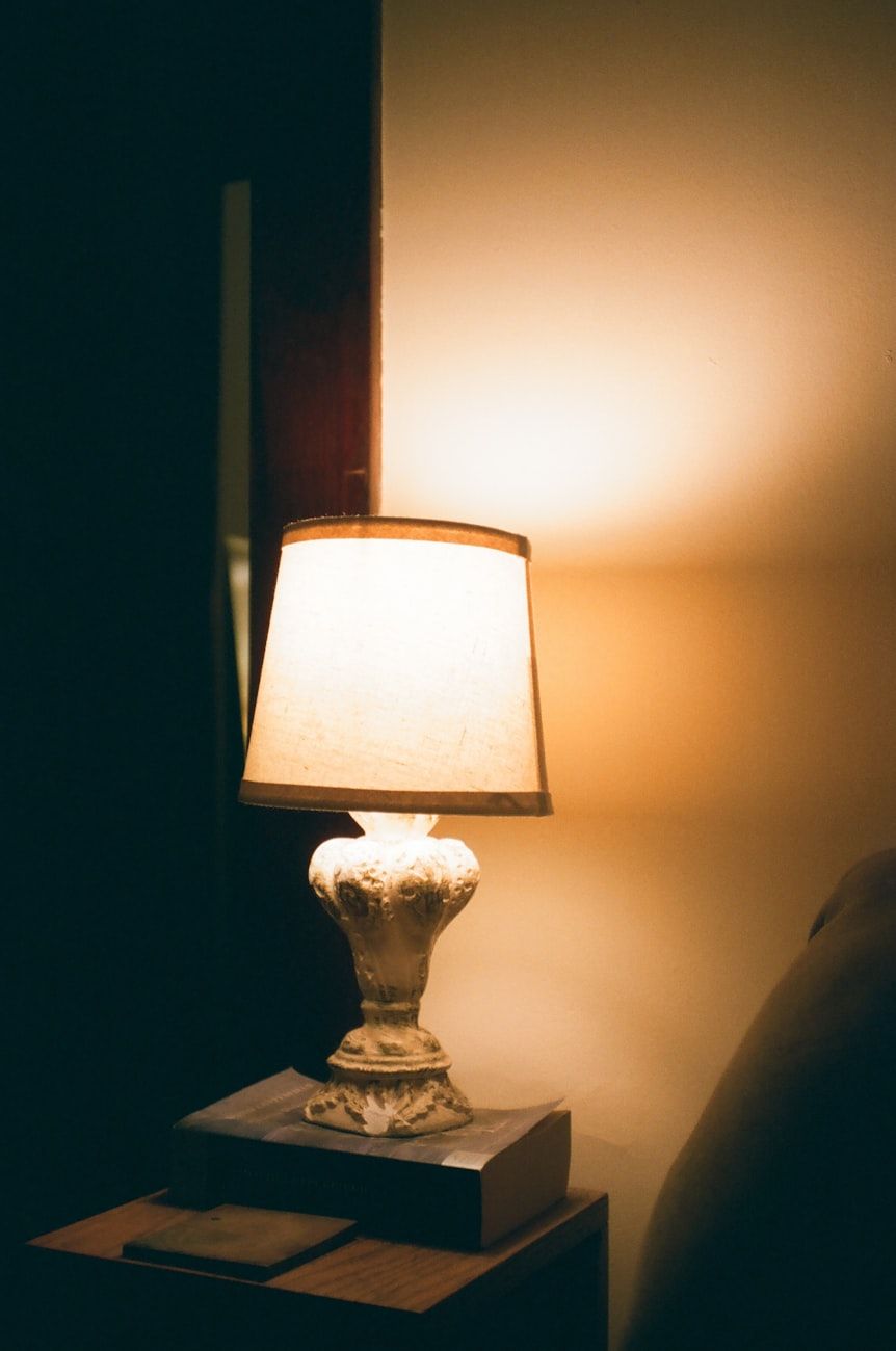 lichttemperatuur, warm licht, koel licht, thuisverlichting, binnenlampen, comfortabele verlichting, verlichting kiezen, gezellig thuis, neutraal licht, LED-lampen