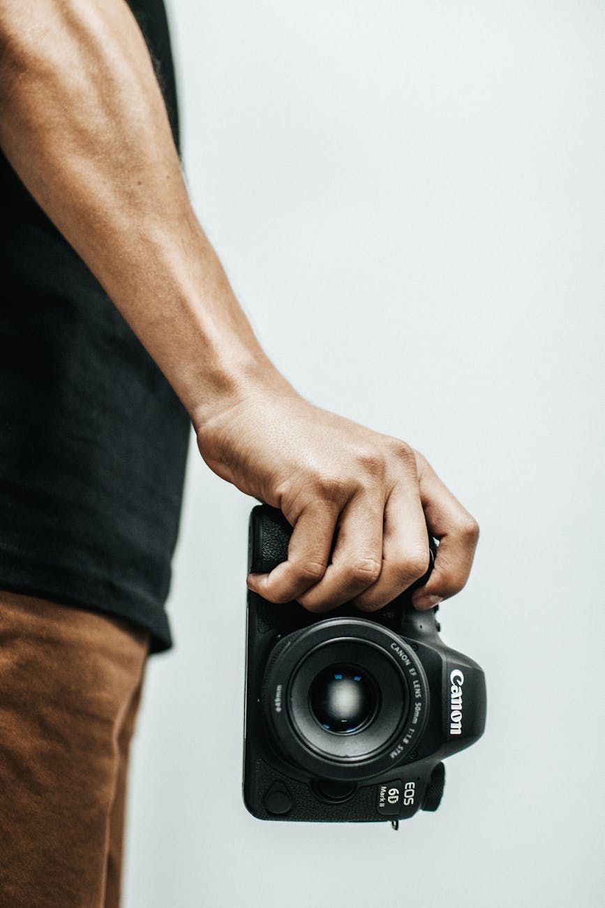 zoom camera, prime lens, everyday shooting, image quality, low light, travel photos, fast aperture, sharp images, compact gear, camera choice