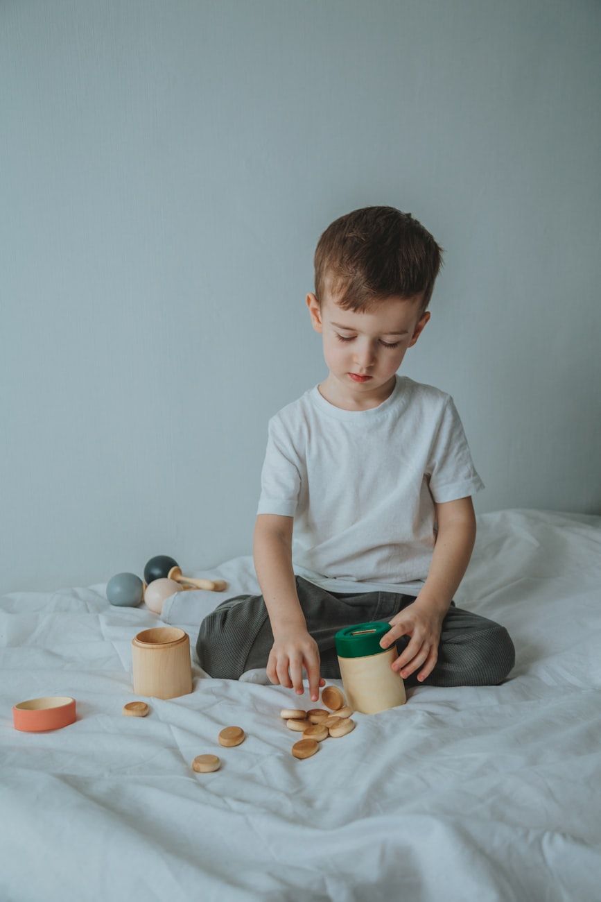 screen free toys, educational toys for kids, toys instead of smartphone, offline play for children, Montessori toys, creative toys for kids, STEM toys for children, hands-on learning toys, toys to reduce screen time, active play toys