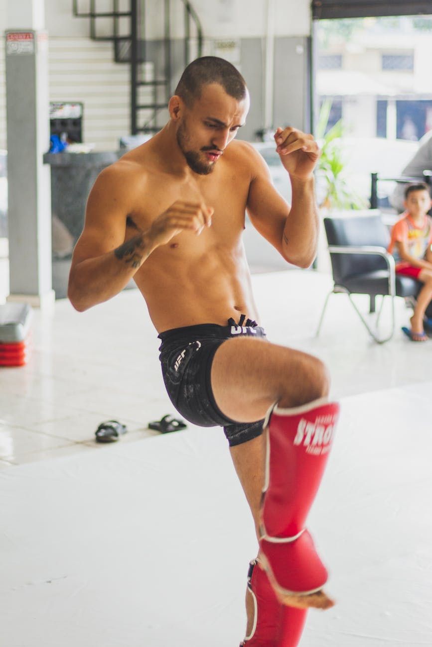 Muay Thai, arti marziali, fitness, forza mentale, disciplina, autodifesa, resistenza, consapevolezza, allenamento del corpo, motivazione