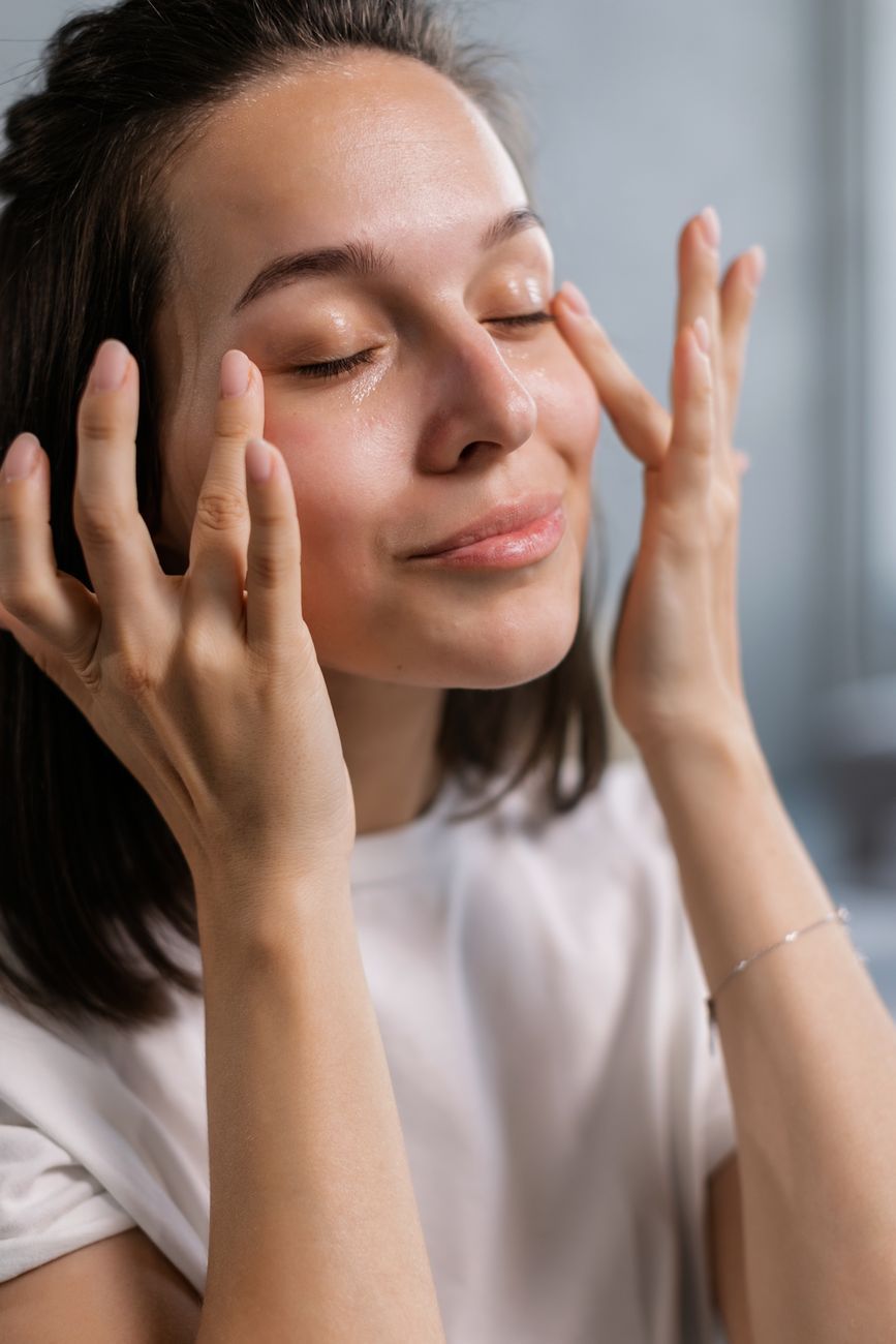 hudtørhed efter 30, moden hudpleje, kollagen tilbagegang, hydrering af ældende hud, tør hud årsager, ceramider til huden, hyaluronsyre fordele, reparation af fugtbarriere, anti-aging hudpleje, hudpleje over 30