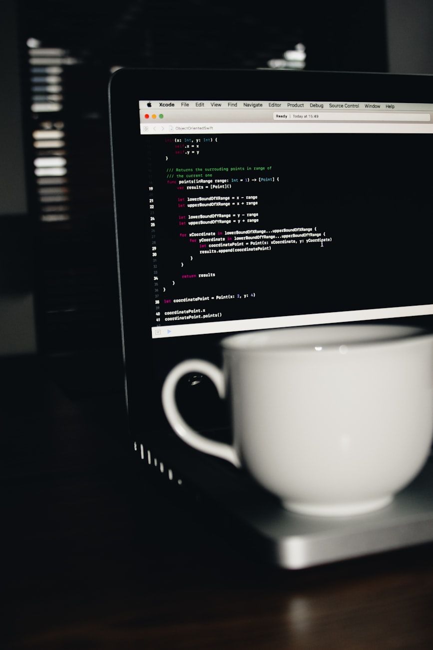 actualizaciones de software, riesgos de software obsoleto, ciberseguridad, protección contra malware, violaciones de datos, rendimiento del sistema, parches de software, actualizaciones del sistema operativo, seguridad digital, vulnerabilidades de seguridad